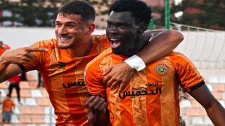 البطولة.. نهضة بركان يعتلي الصدارة مستفيدا من تعادل المغرب الفاسي والجيش الملكي