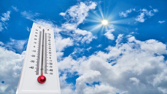 طقس السبت.. حار نسبيا إلى حار بعدد من مناطق المملكة