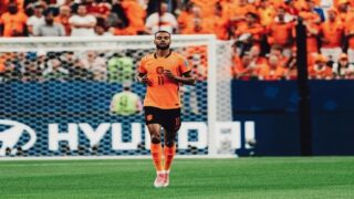 رغم الفاجعة.. جاكبو يواصل مشواره مع منتخب هولندا في المونديال