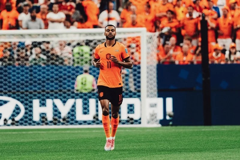 رغم الفاجعة.. جاكبو يواصل مشواره مع منتخب هولندا في المونديال