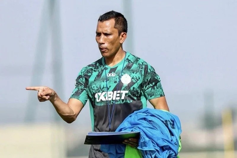 رسميا.. الرجاء ينهي ارتباطه بالمدرب فادلو