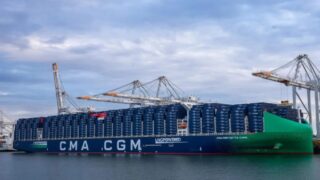 باخرة “CMA CGM NOTRE DAME”، إحدى أكبر ناقلات الحاويات، ترسو بميناء طنجة المتوسط